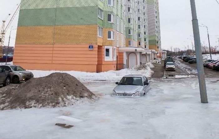 Автомобили, скованные льдом