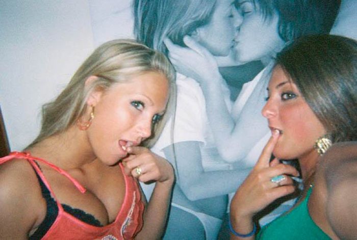 Пьяные девушки в уборной (88 фото)