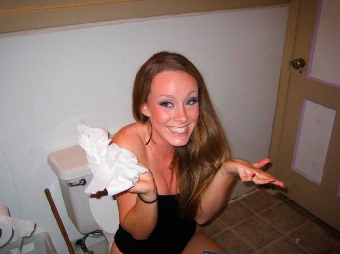 Пьяные девушки в уборной (88 фото)