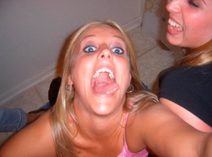 Пьяные девушки в уборной (88 фото)