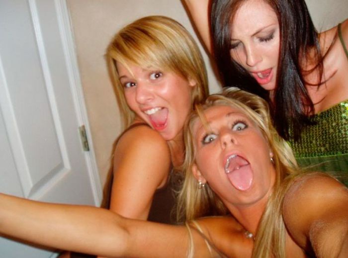 Пьяные девушки в уборной (88 фото)