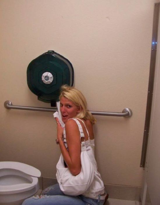 Пьяные девушки в уборной (88 фото)