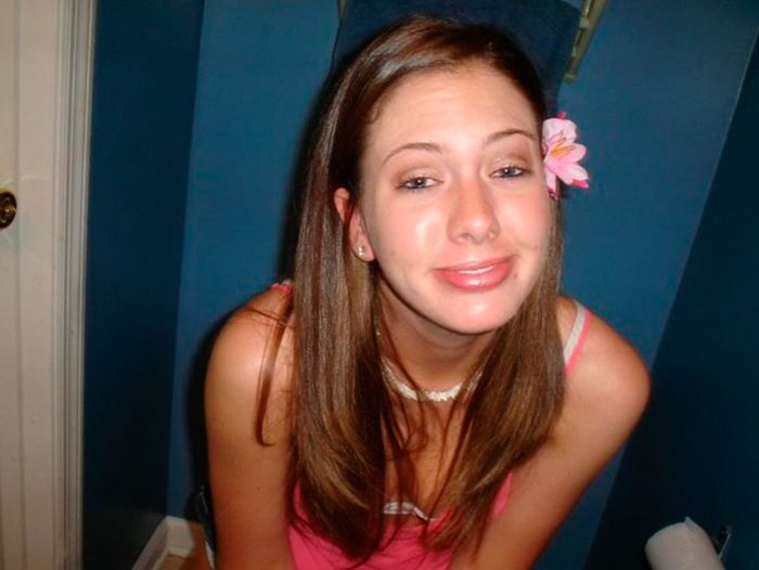 Пьяные девушки в уборной (88 фото)