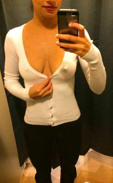 Девушки без бюстгальтеров