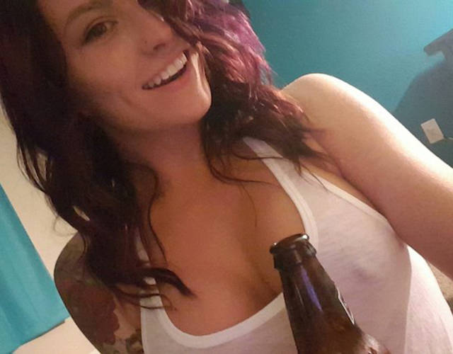 Девушки без бюстгальтеров