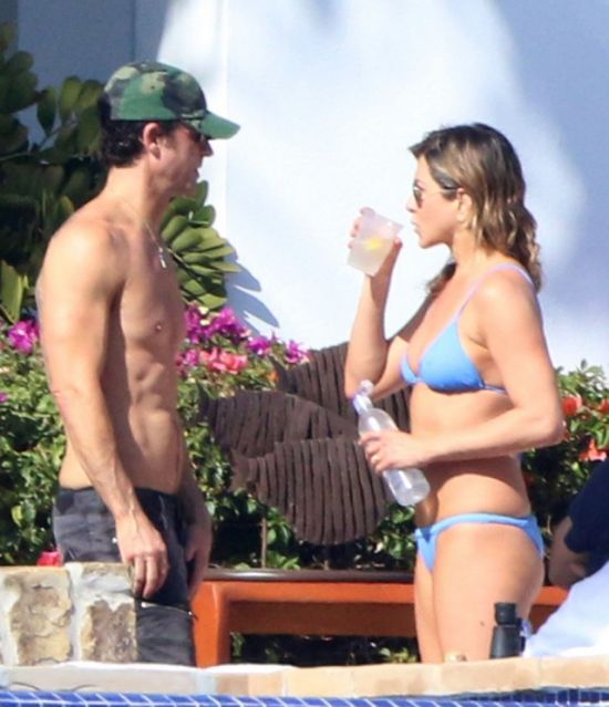 Дженнифер Энистон в бикини