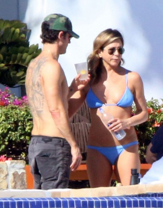 Дженнифер Энистон в бикини