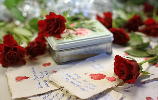 Стол был накрыт на двоих...