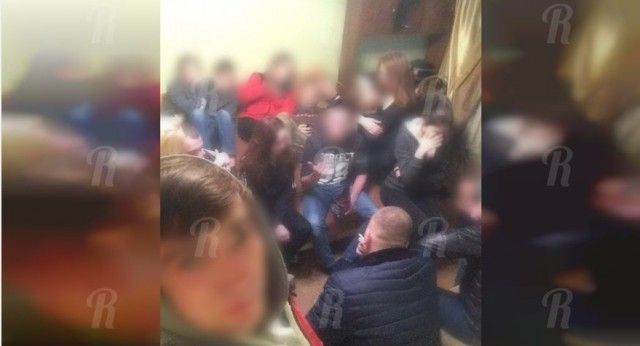 Как отдыхают подростки «на вписке» в самом центре Смоленска Как отдыхают подростки «на вписке» в самом центре Смоленска