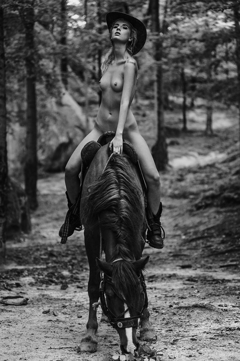 Голые, удивительные и привлекательные