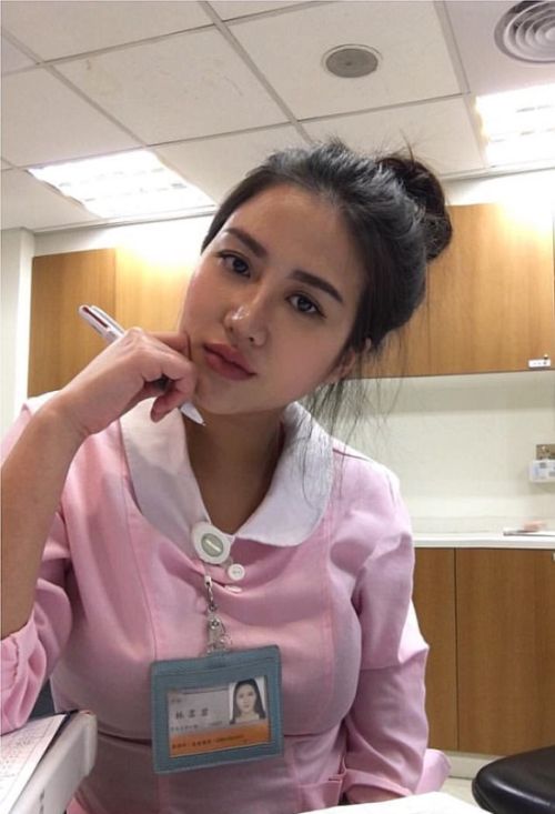 Карина Линн - самая сексуальная медсестра в мире