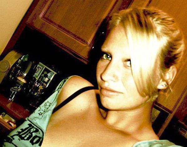 Симпатичная блондиночка желает познакомиться