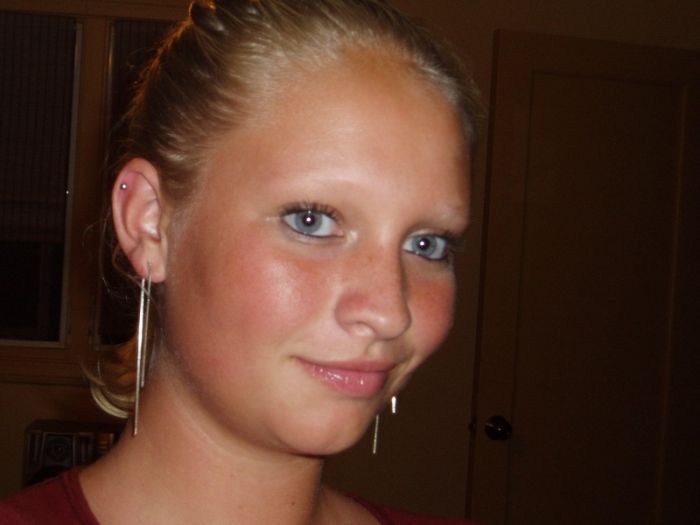 Симпатичная блондиночка желает познакомиться