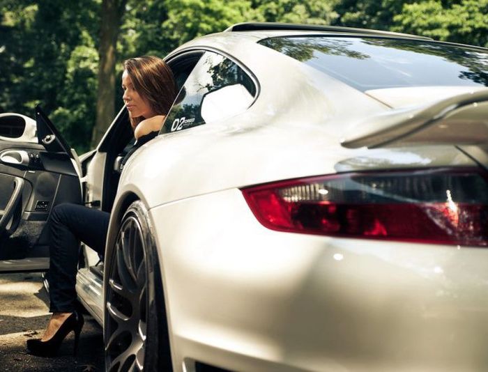 Красивые девушки и их автомобили (103 фото)