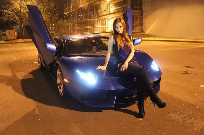 Красивые девушки и их автомобили (103 фото)
