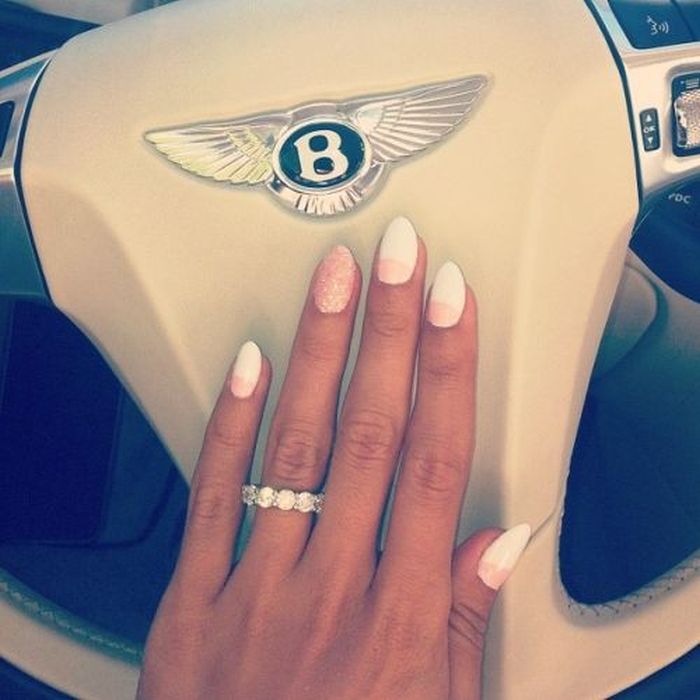 Красивые девушки и их автомобили (103 фото)