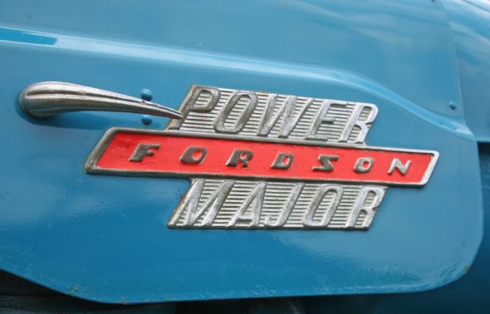 Эмблемы и логотипов ретро автомобилей (158 фото)