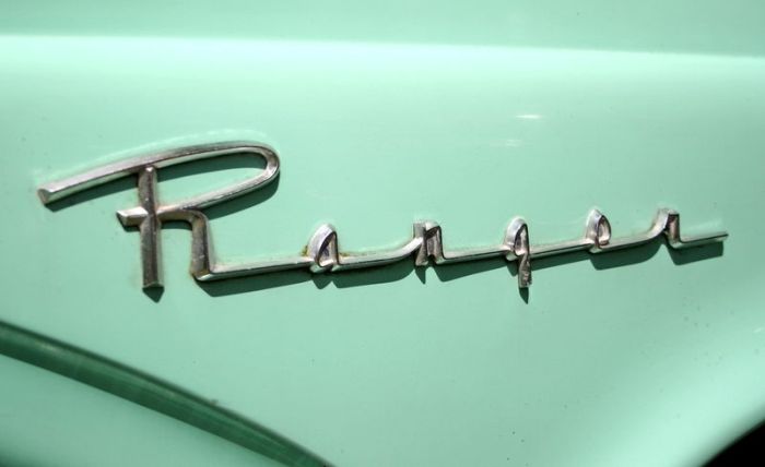 Эмблемы и логотипов ретро автомобилей (158 фото)