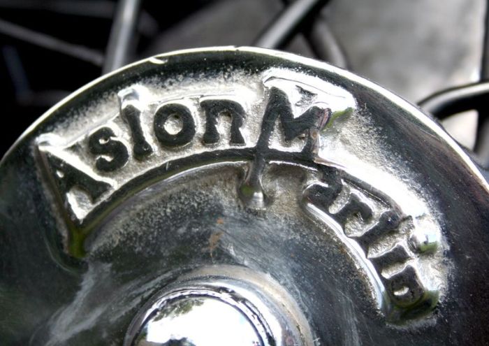 Эмблемы и логотипов ретро автомобилей (158 фото)