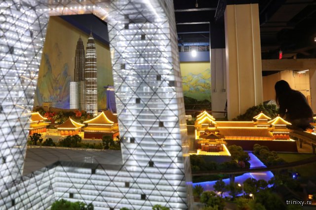 Экскурсия по выставке миниатюр известных городов мира