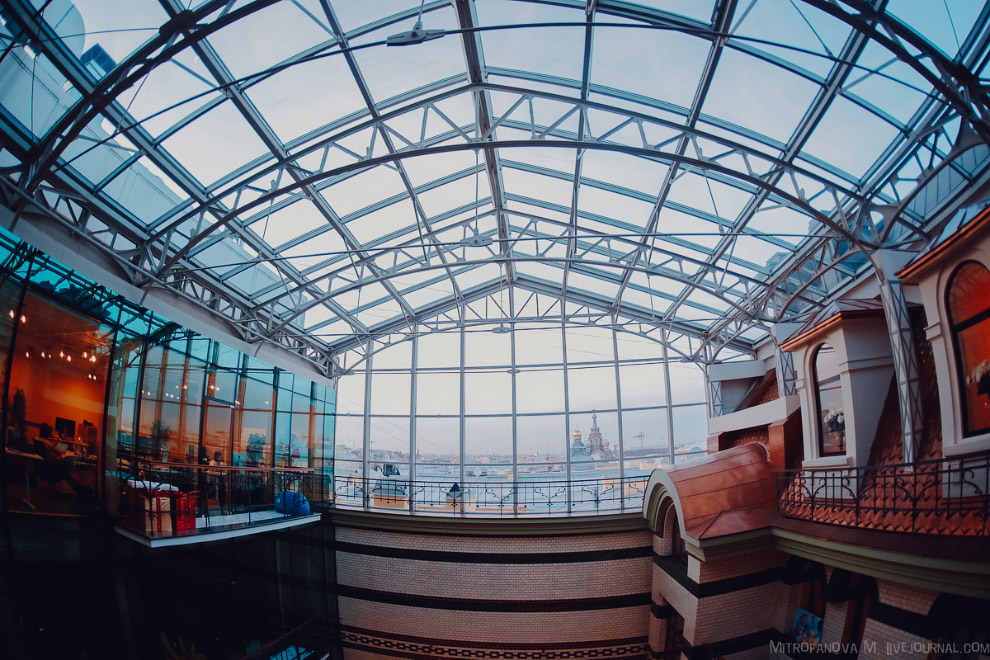 Прогулка по Дому Зингера, где расположен офис Вконтакте Прогулка по Дому Зингера, где расположен офис Вконтакте