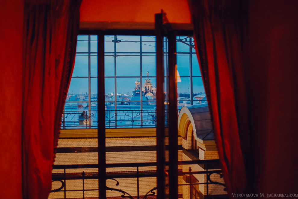 Прогулка по Дому Зингера, где расположен офис Вконтакте Прогулка по Дому Зингера, где расположен офис Вконтакте