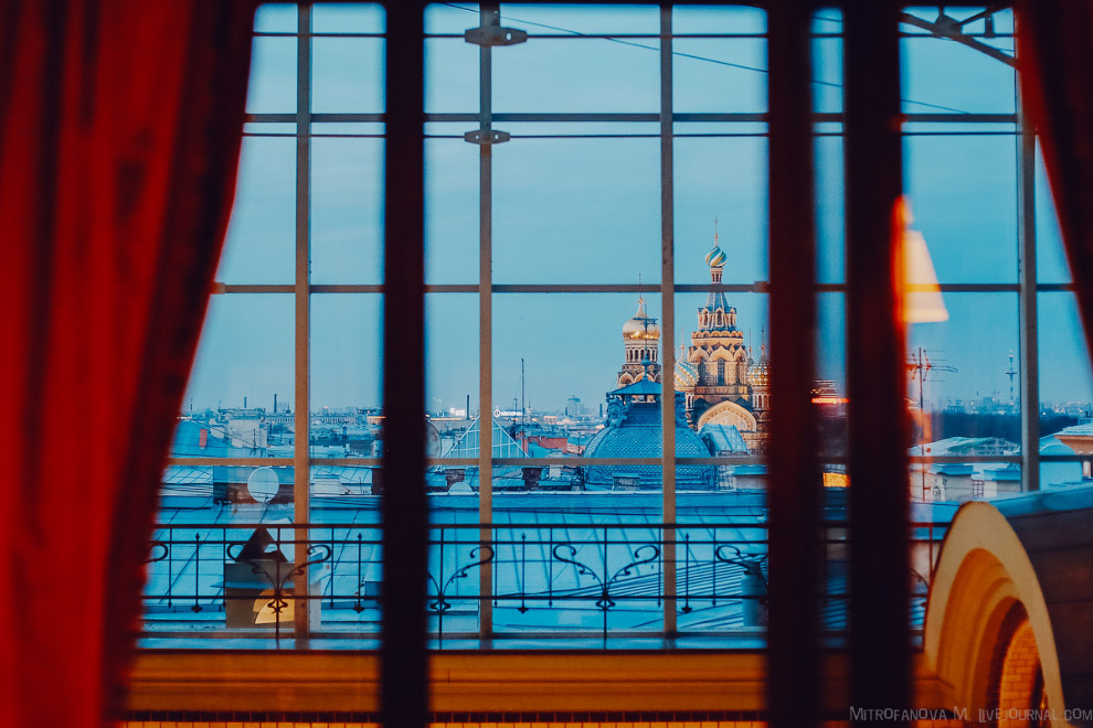 Прогулка по Дому Зингера, где расположен офис Вконтакте Прогулка по Дому Зингера, где расположен офис Вконтакте