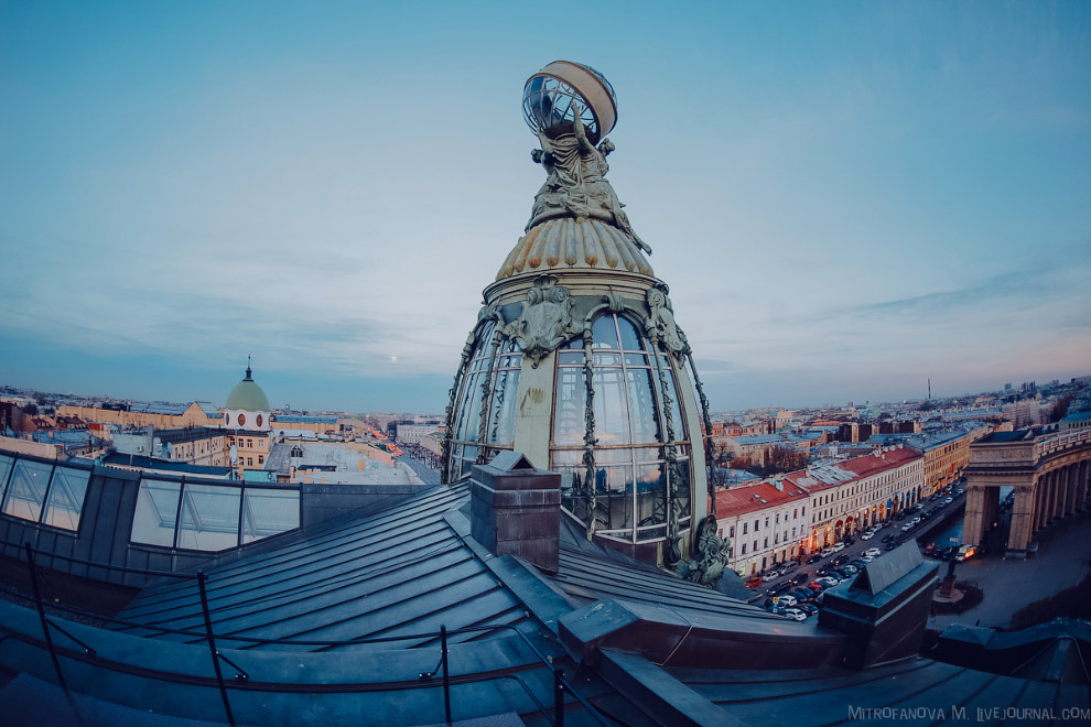 Прогулка по Дому Зингера, где расположен офис Вконтакте Прогулка по Дому Зингера, где расположен офис Вконтакте