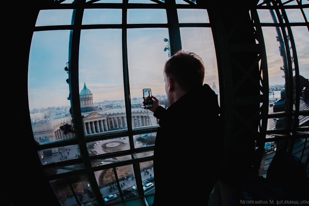 Прогулка по Дому Зингера, где расположен офис Вконтакте Прогулка по Дому Зингера, где расположен офис Вконтакте