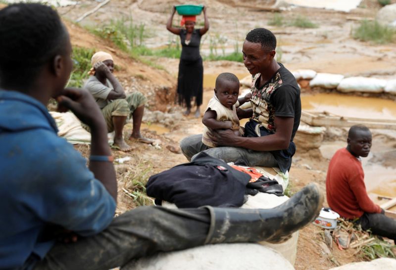 Кустарная добыча золота в Конго