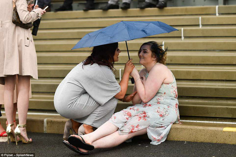 Ladies Day на скачках в Эйнтри