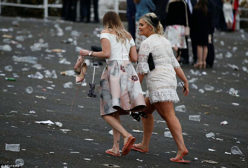 Ladies Day на скачках в Эйнтри