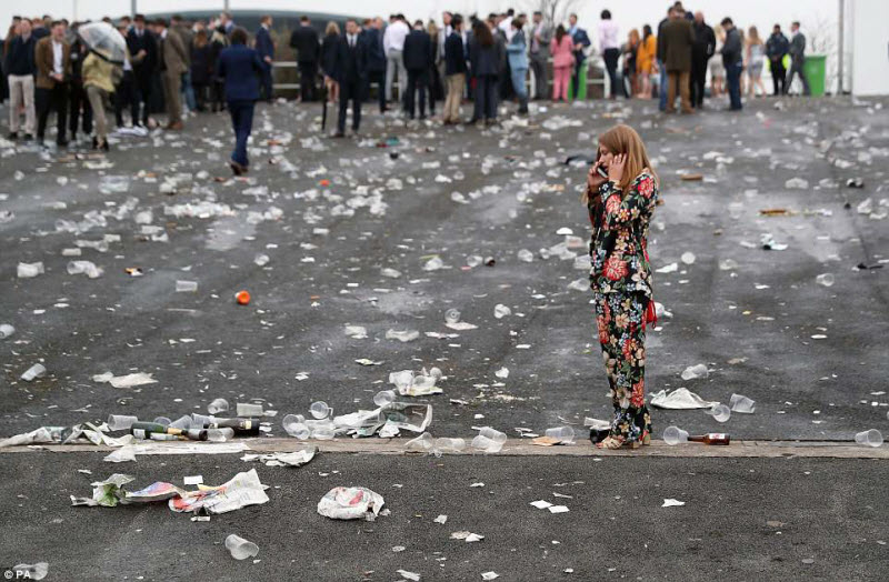 Ladies Day на скачках в Эйнтри