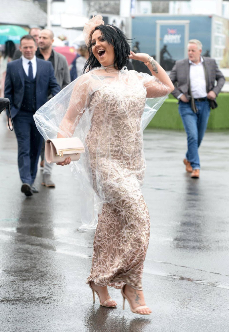 Ladies Day на скачках в Эйнтри