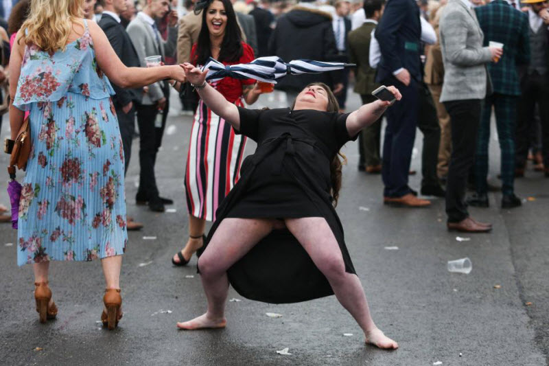 Ladies Day на скачках в Эйнтри