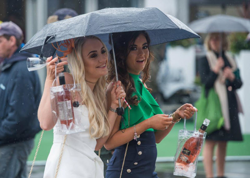 Ladies Day на скачках в Эйнтри