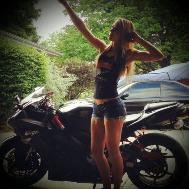 Девушки в шортиках