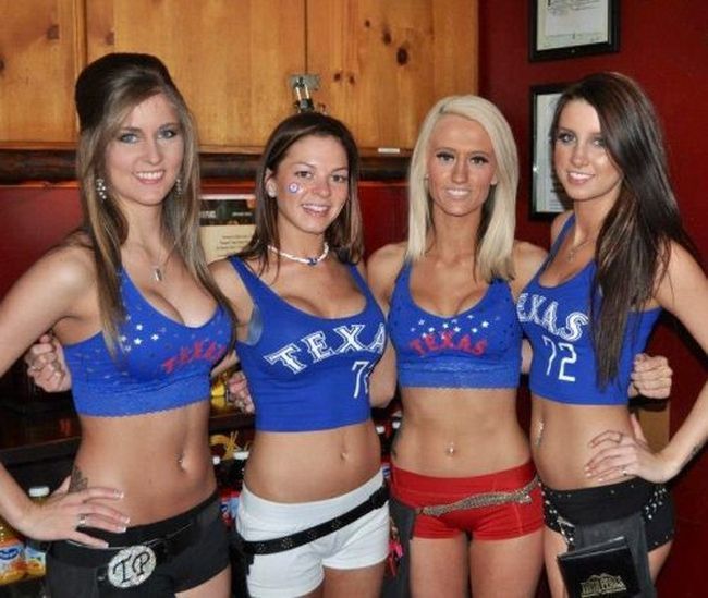 Девушки в шортиках