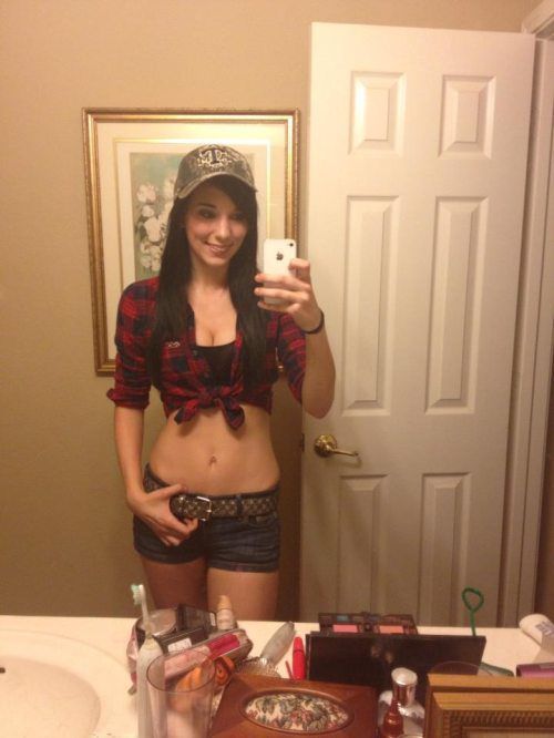 Девушки в шортиках