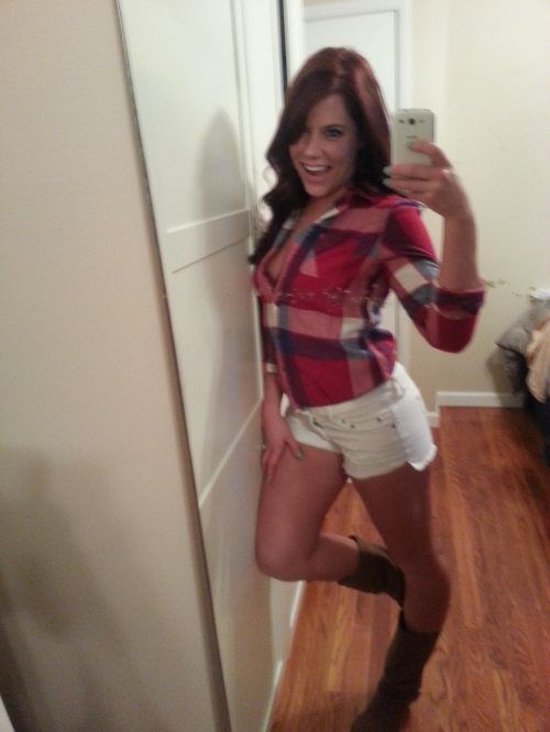 Девушки в шортиках