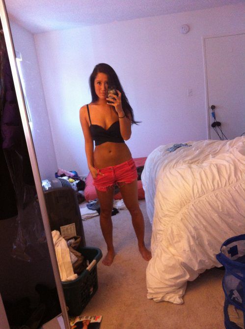 Девушки в шортиках