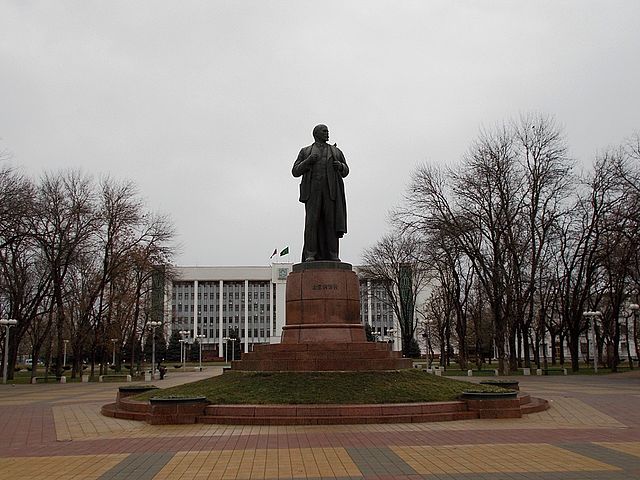 Почему многим российским городам и улицам не меняют советские названия