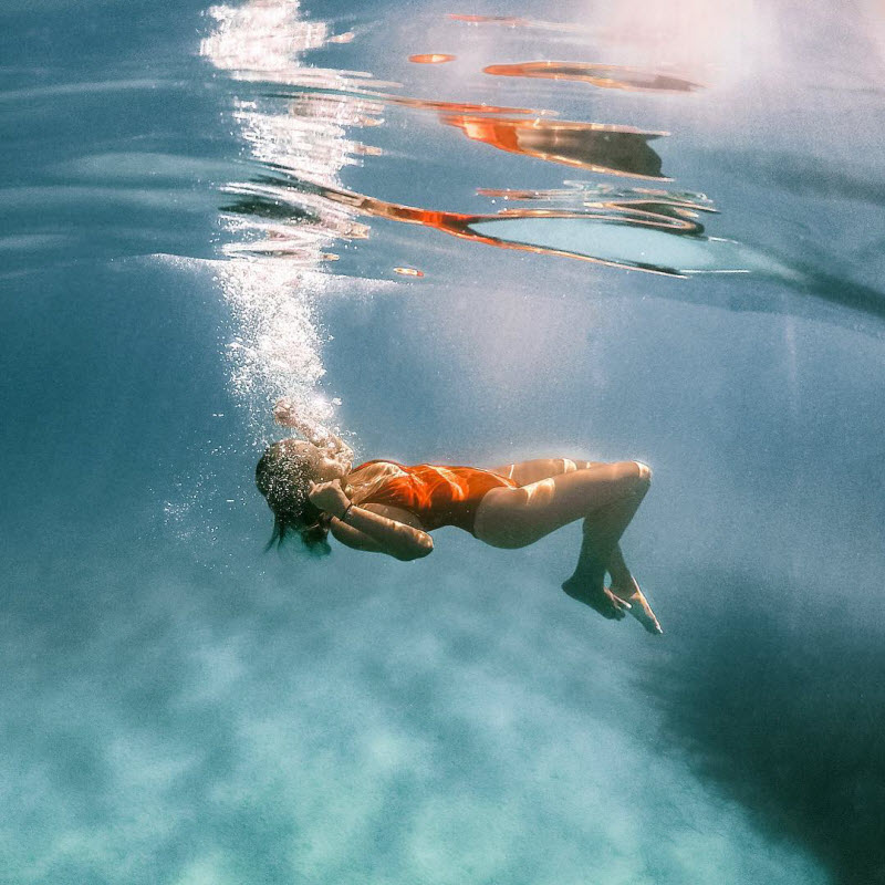 Работа мечты: 25-летняя девушка путешествует и зарабатывает до $900 за пост в Instagram