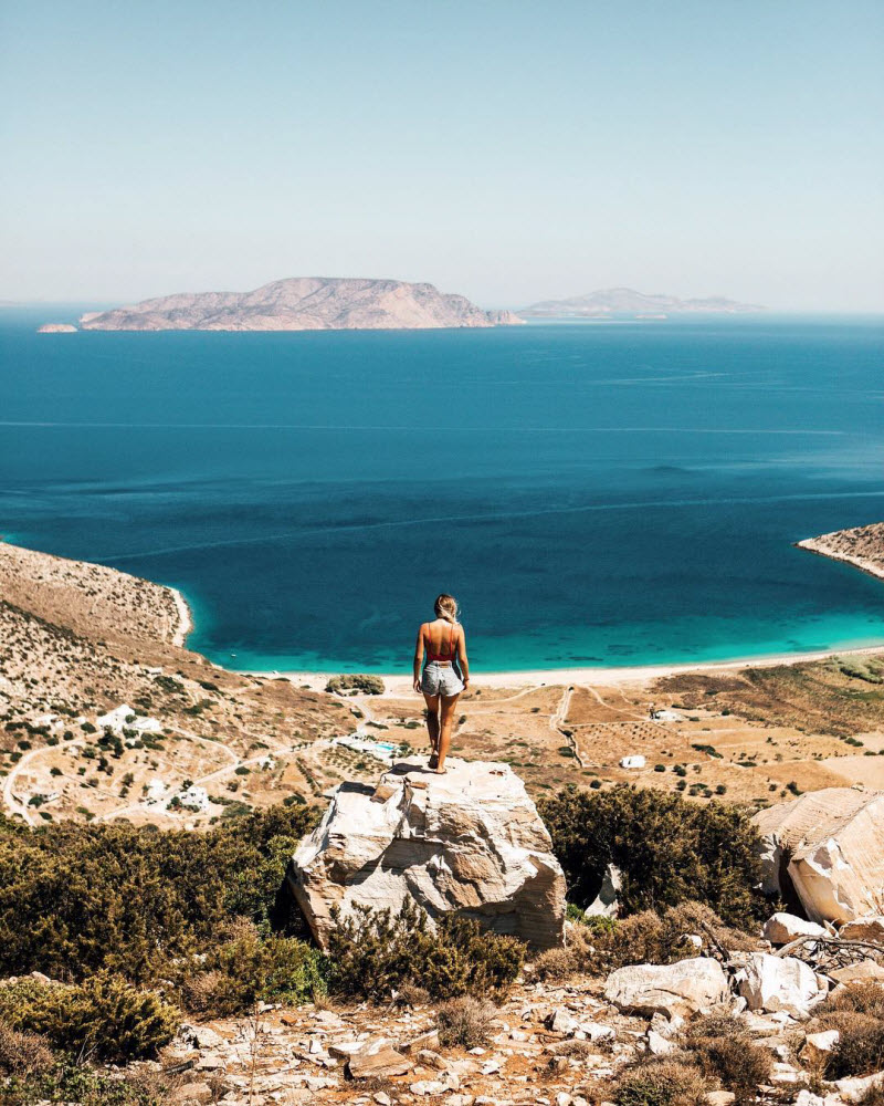 Работа мечты: 25-летняя девушка путешествует и зарабатывает до $900 за пост в Instagram