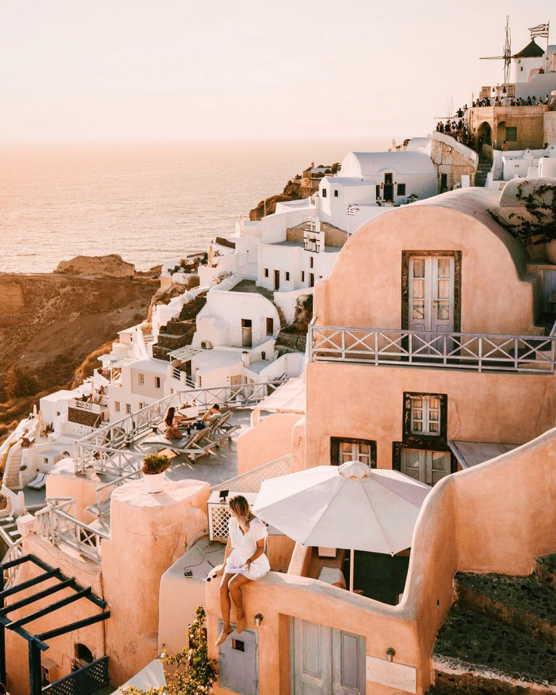 Работа мечты: 25-летняя девушка путешествует и зарабатывает до $900 за пост в Instagram