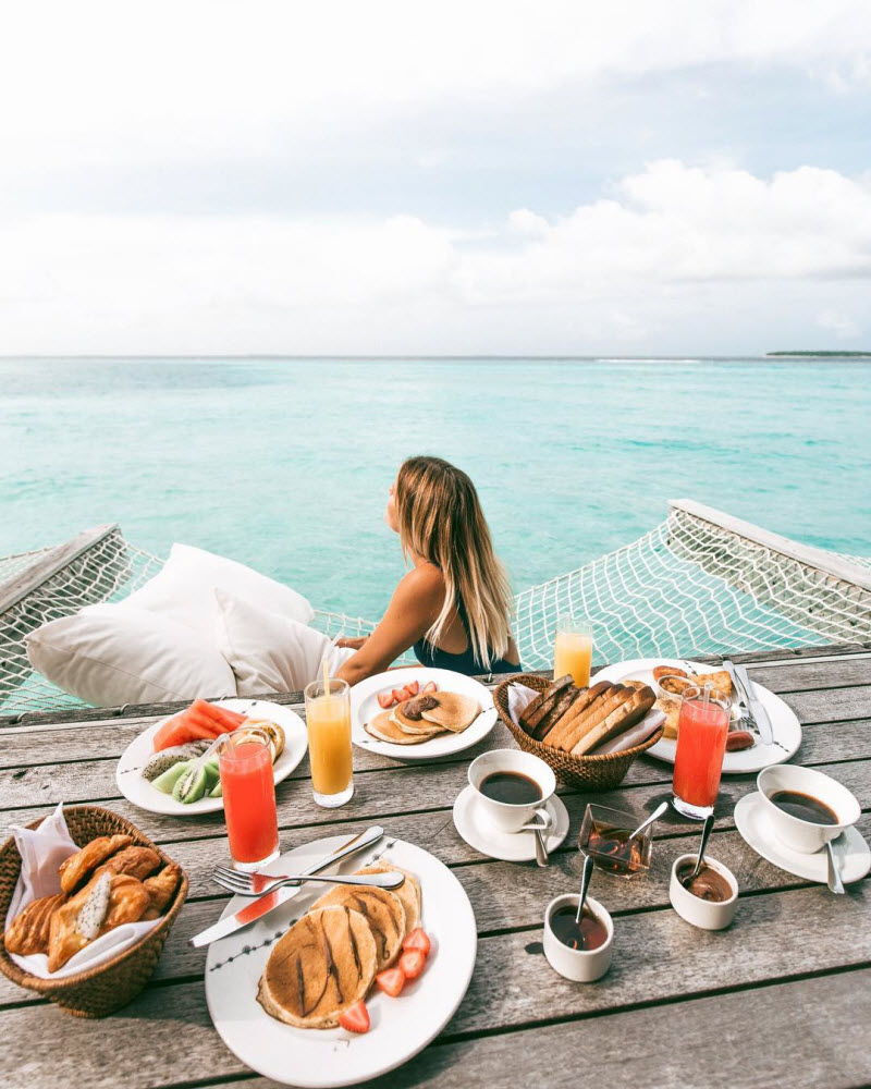 Работа мечты: 25-летняя девушка путешествует и зарабатывает до $900 за пост в Instagram