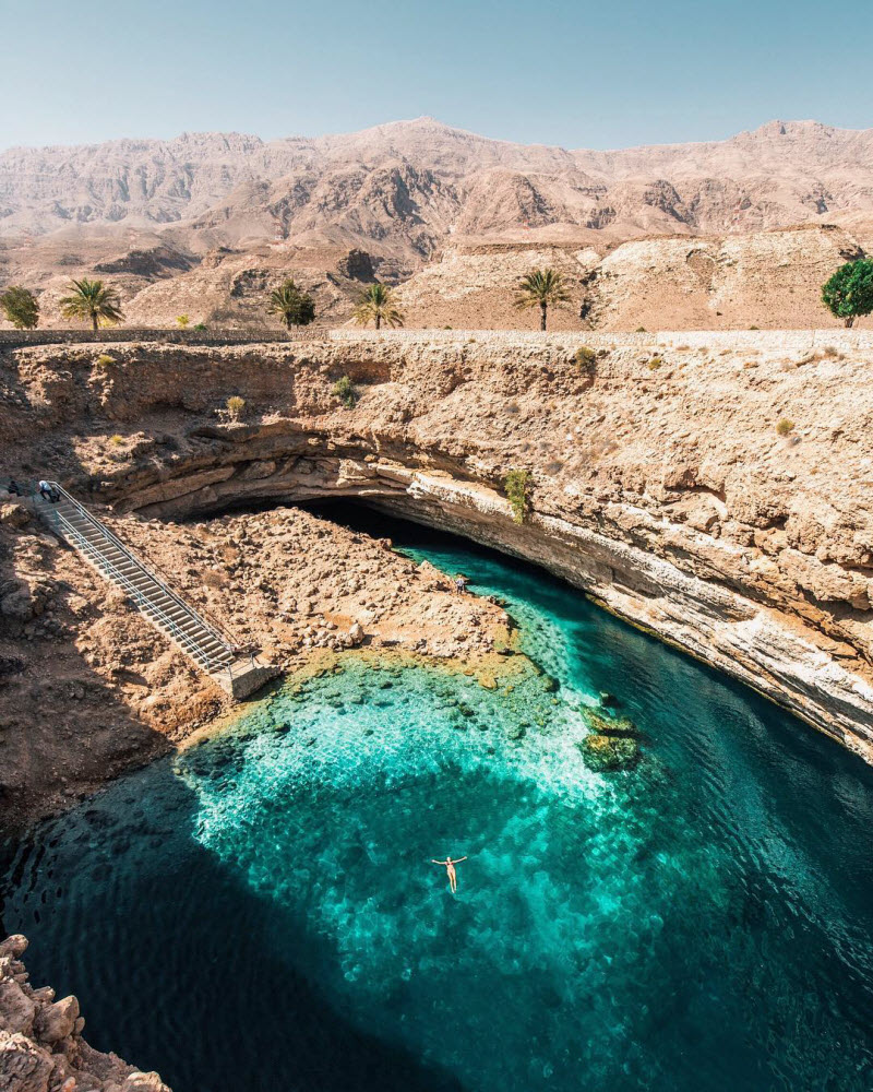 Работа мечты: 25-летняя девушка путешествует и зарабатывает до $900 за пост в Instagram