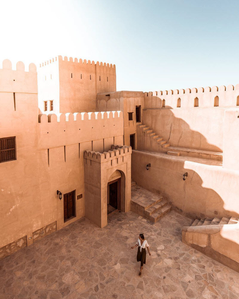 Работа мечты: 25-летняя девушка путешествует и зарабатывает до $900 за пост в Instagram