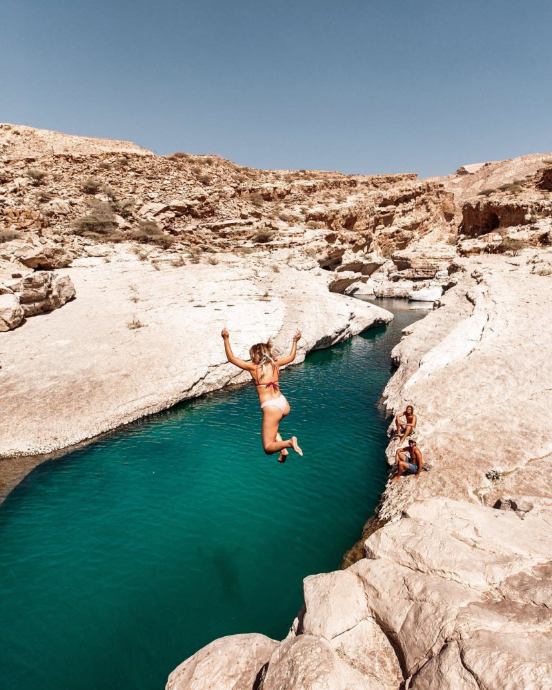 Работа мечты: 25-летняя девушка путешествует и зарабатывает до $900 за пост в Instagram