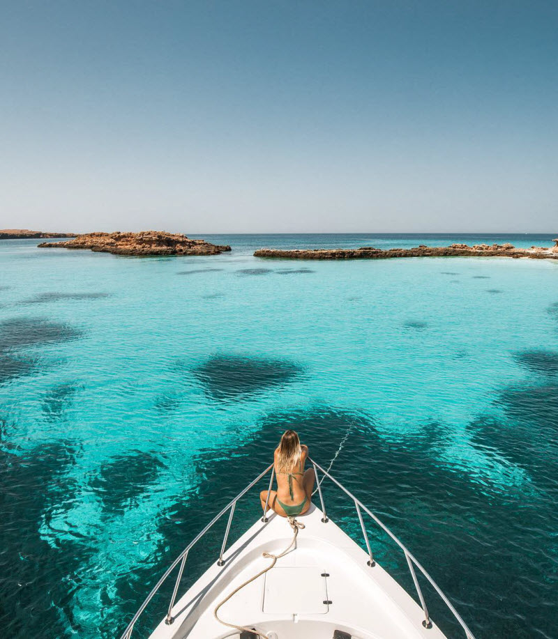 Работа мечты: 25-летняя девушка путешествует и зарабатывает до $900 за пост в Instagram